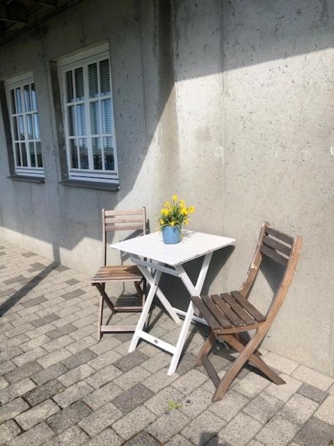 Koselig nyoppusset 3 roms leilighet med egen parkeringsplass i rolige omgivelse nær sjøen, 2 mil nord for Bergen sentrum. photo 2