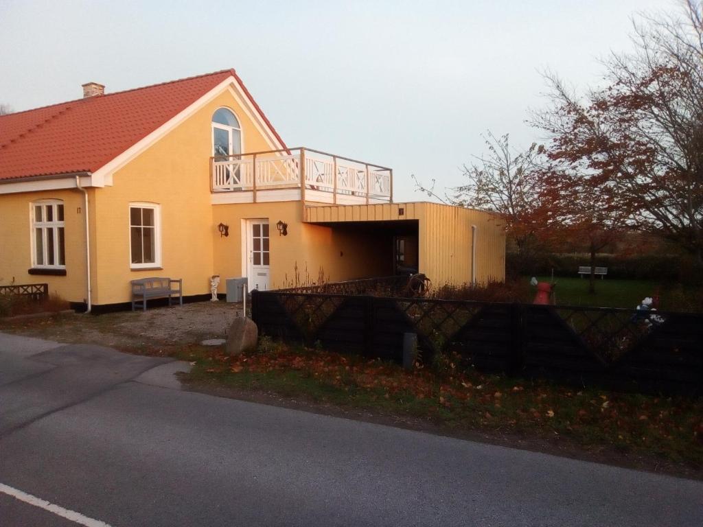 Idyllic country house photo 4
