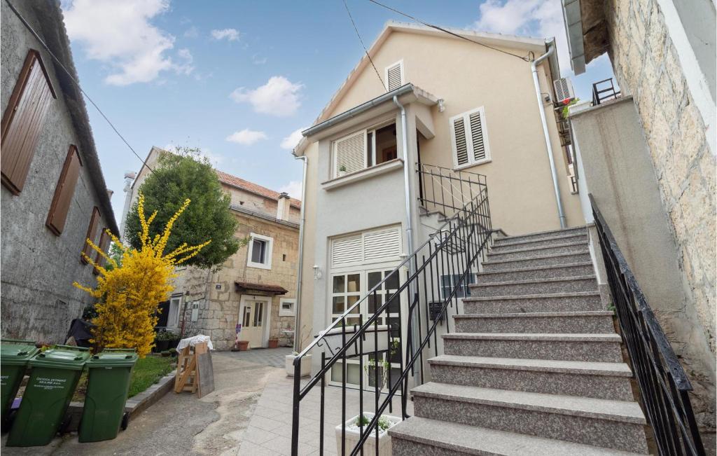 Nice Apartment In Sinj With Wifi And 3 Bedrooms