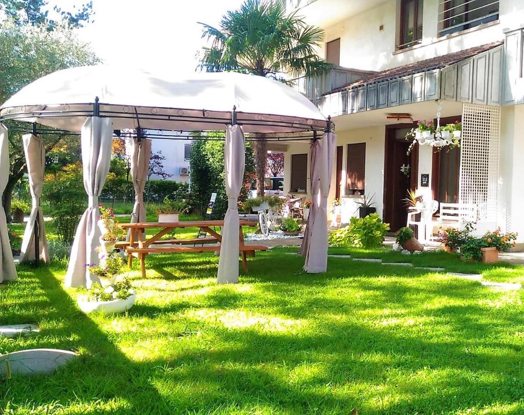 Villa Lisy Green Holiday Home close to the beach photo 3