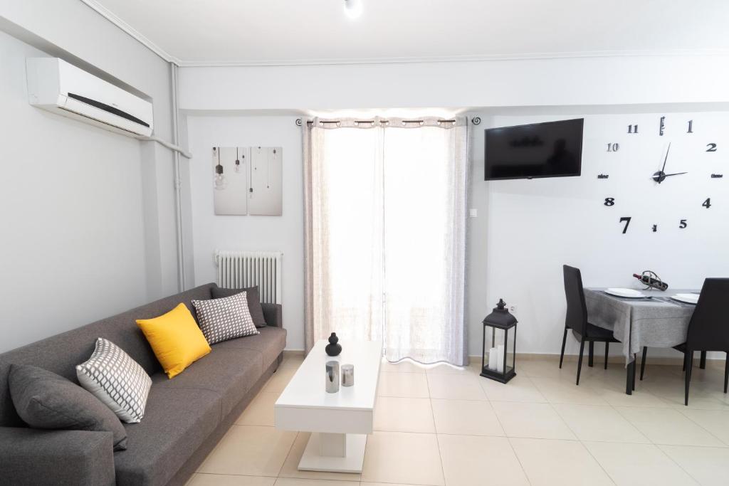 C3 Modern Spartan Apartment photo 1