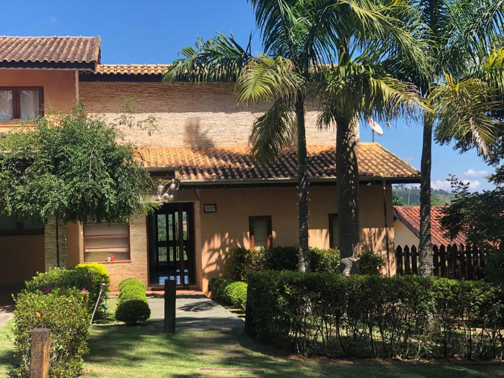 Casa encantadora com piscina aquecida em condomínio photo 1
