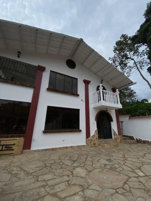 Finca privada con excelente clima, rio natural, wifi y piscina photo 1