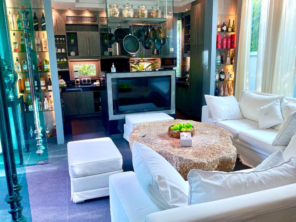 Villa on The Rocks, 4 bedrooms, Phuket photo 3