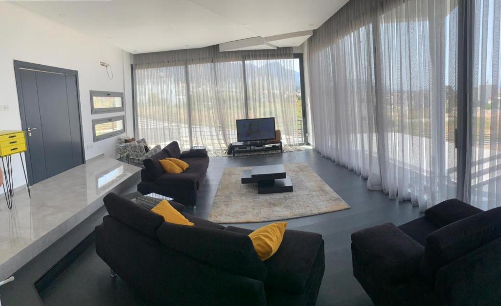Superior Villa Between the Mountain and the Sea 4+1 photo 1