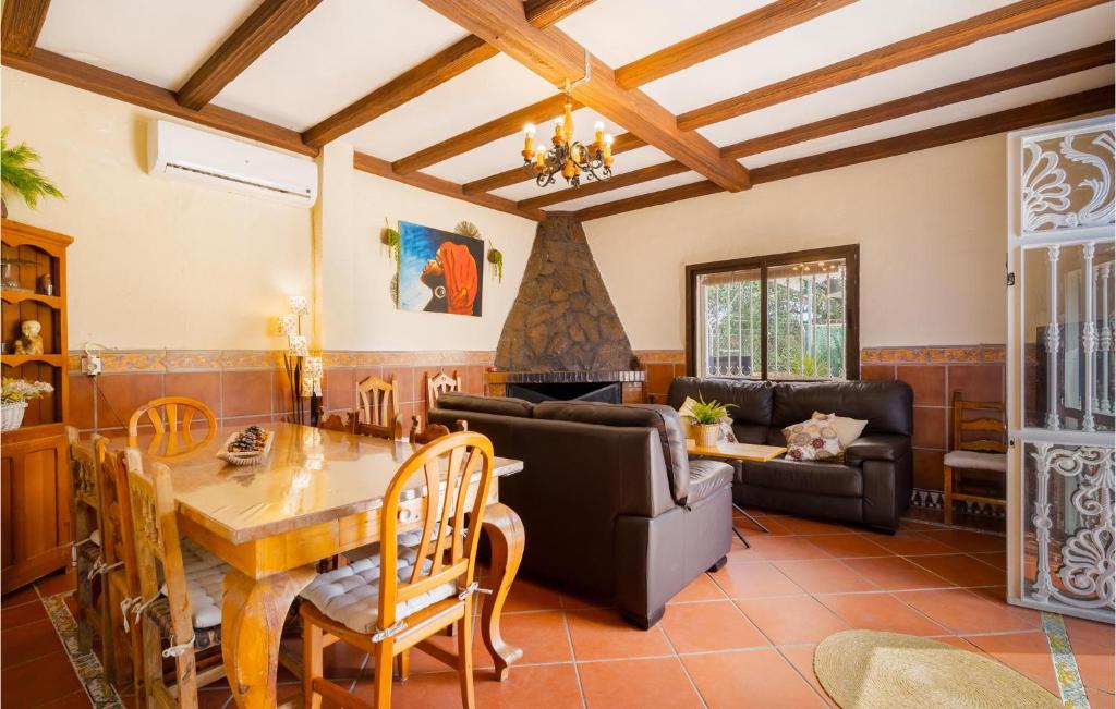 Nice Home In Guillena With Outdoor Swimming Pool, Wifi And 4 Bedrooms photo 1