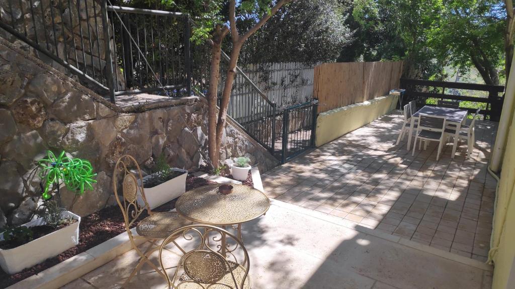 אחת ויחידה - One & Only photo 2