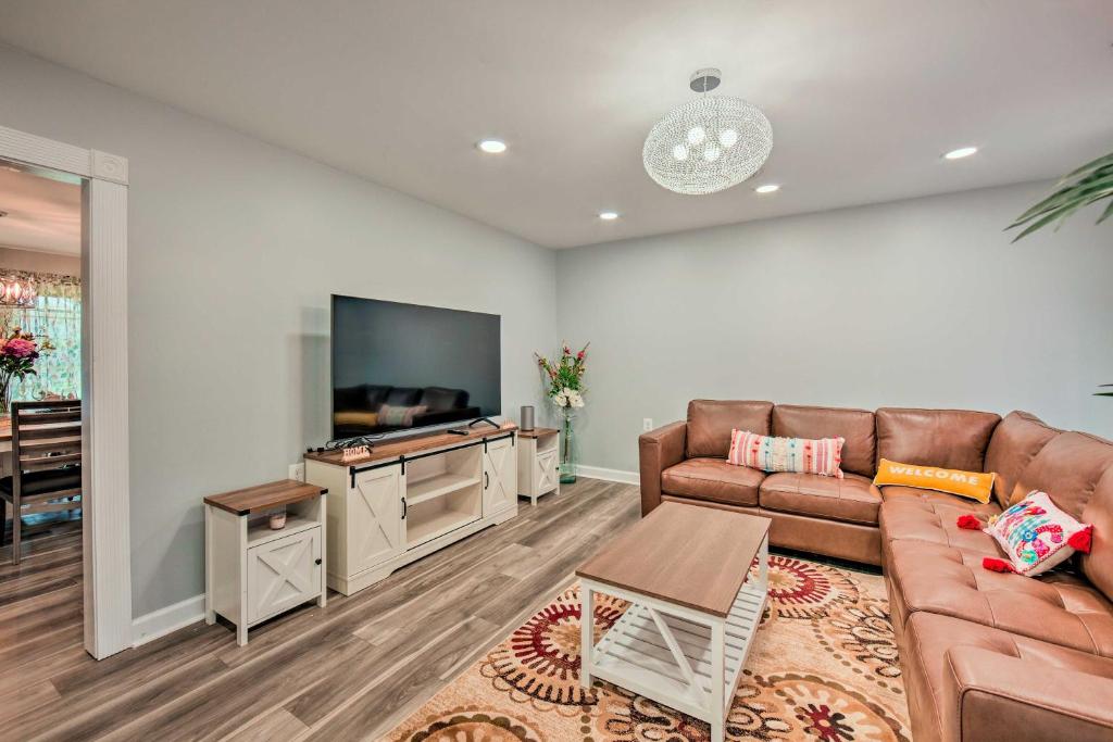 Updated Home with Pool Table about 4 Mi to Hershey! photo 3