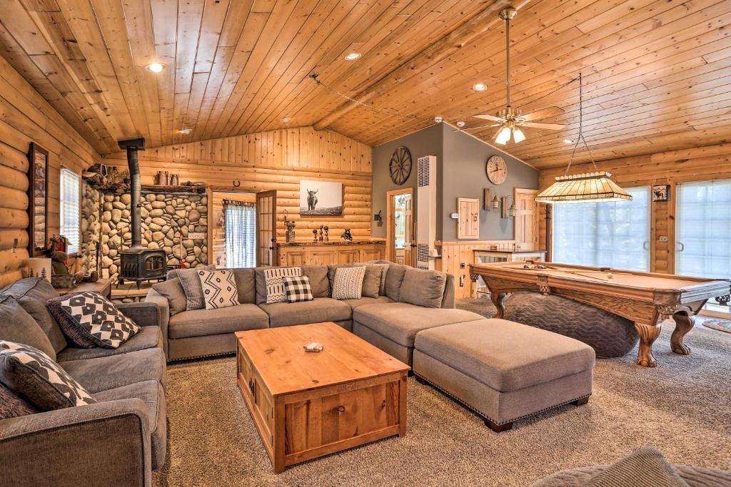 Bright Big Bear Cabin with Hot Tub and Game Room! photo 1