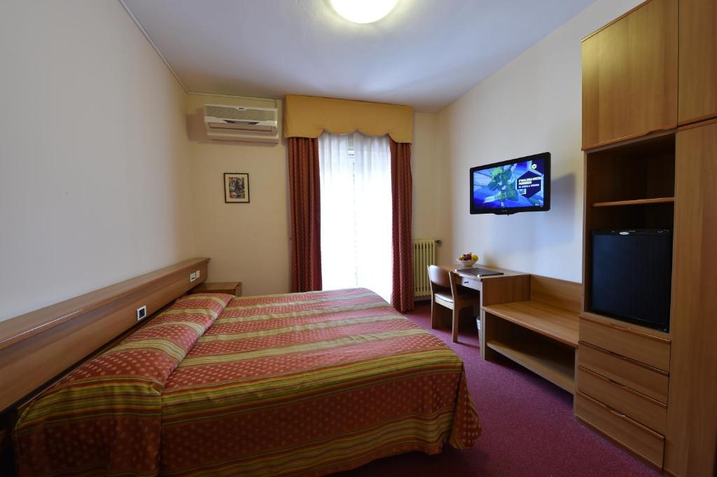 AMBRA HOTEL - The only central lakeside hotel in Iseo photo 1