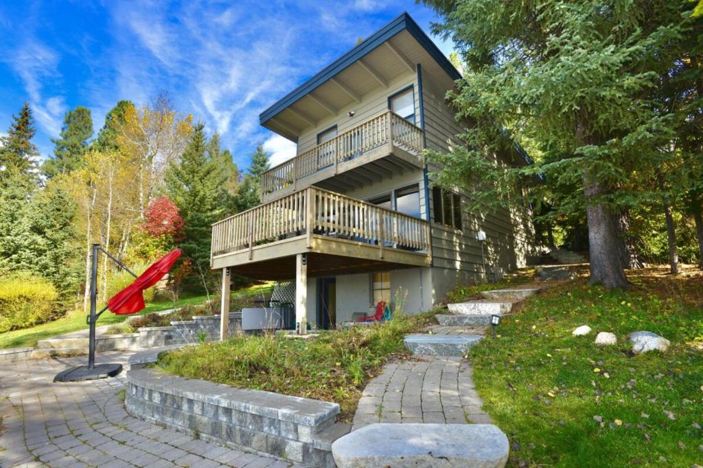 Classic McCall Lake House by Casago McCall - Donerightmanagement image