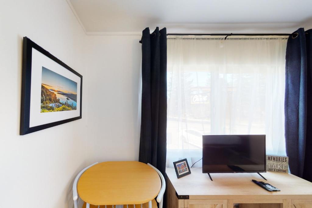 The Chalet at Kings Beach Unit 1 photo 3