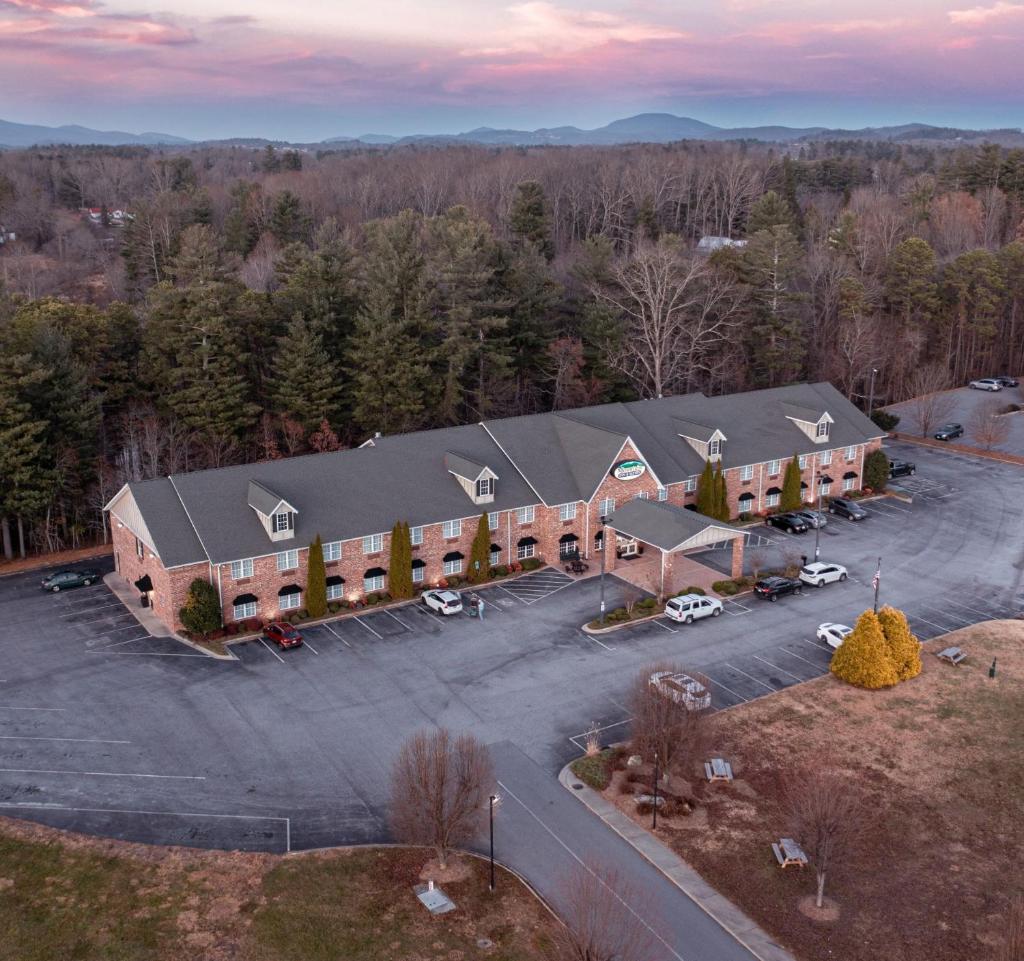 Mountain Inn & Suites image