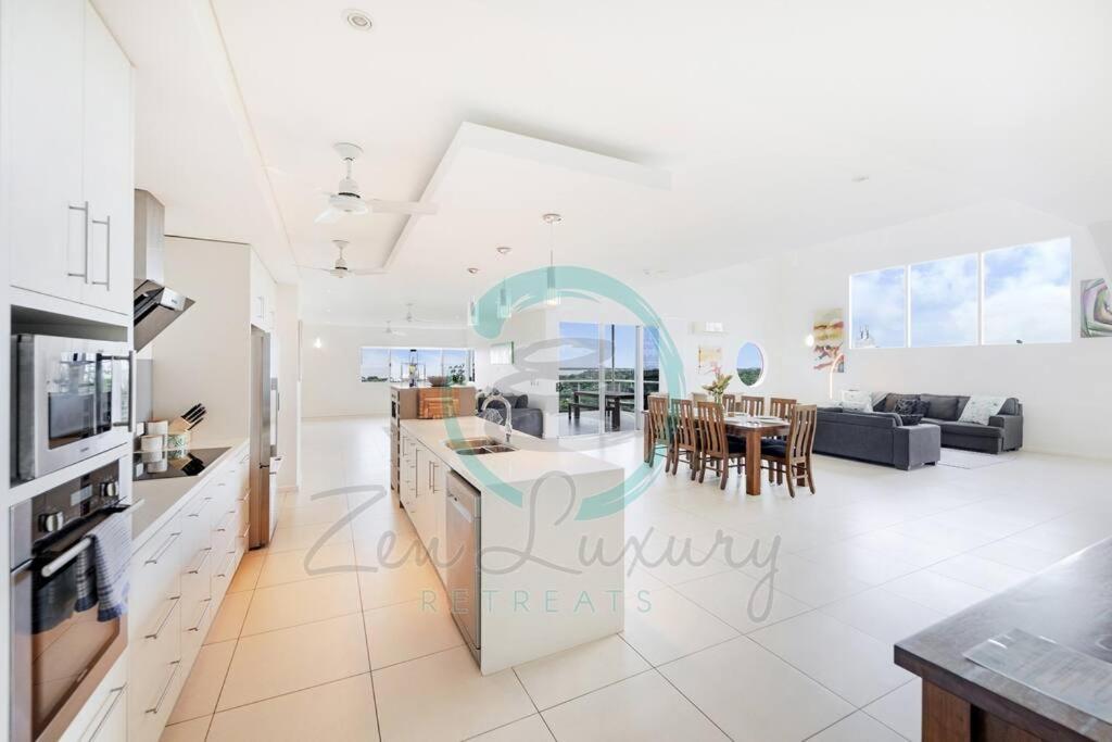 ZEN LUXURY: 2-Story 4-BR Penthouse in Darwin City with Mindal Markets & Harbour Views photo 2