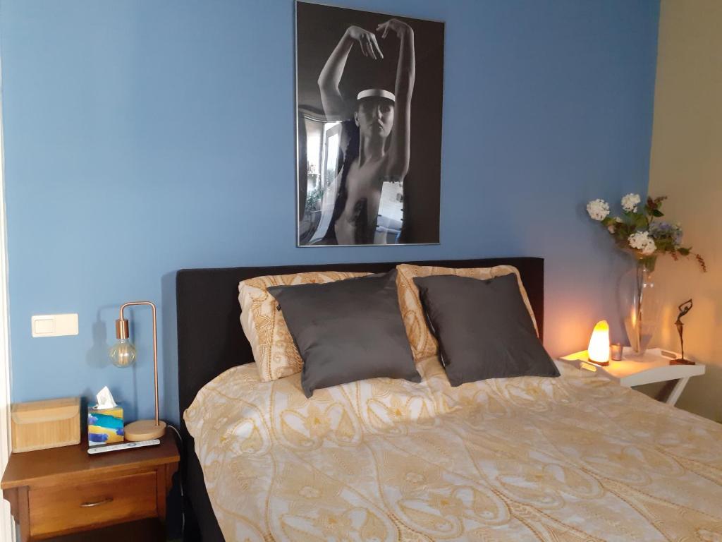 verzorgde kamer in monumentenpand photo 3