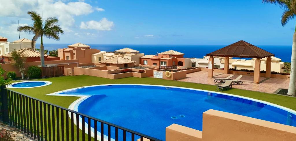 Villa mit Meerblick und Pool direkt am Golfplatz von Adeje photo 2