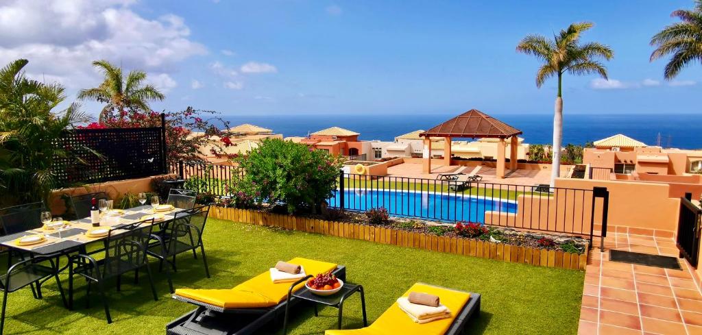 Villa mit Meerblick und Pool direkt am Golfplatz von Adeje photo 1