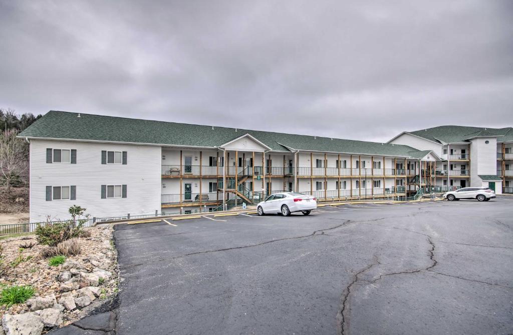 Spacious Lakefront Condo with Community Pools! photo 2