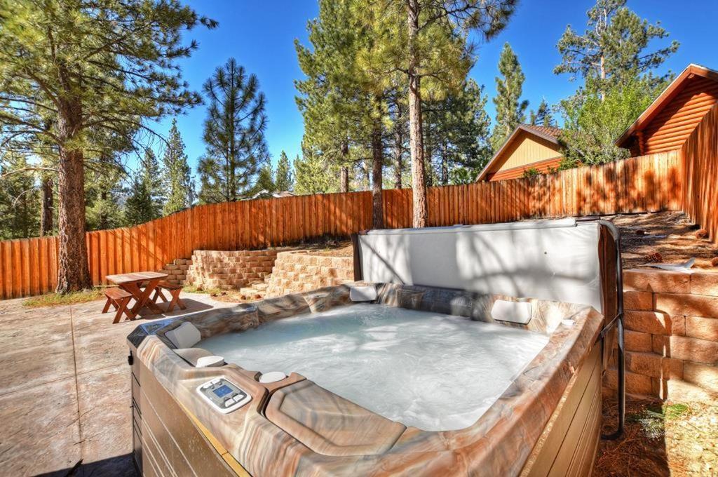 007 - The Log Cabin Getaway photo 1