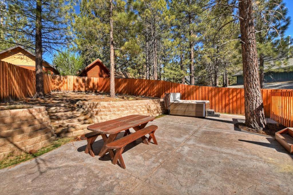 007 - The Log Cabin Getaway photo 2