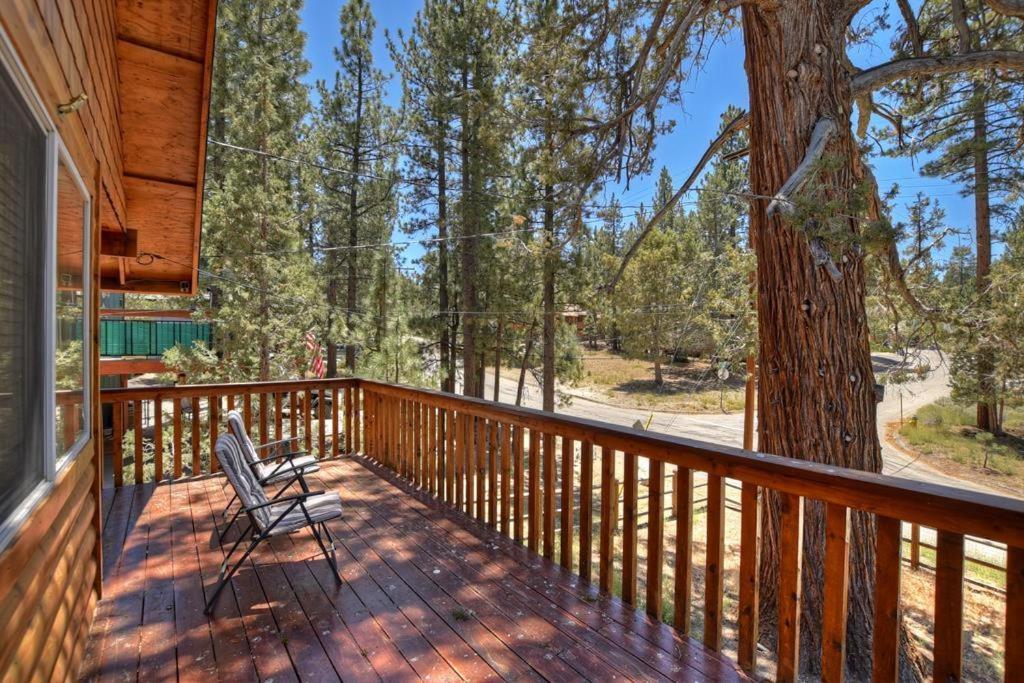007 - The Log Cabin Getaway photo 3