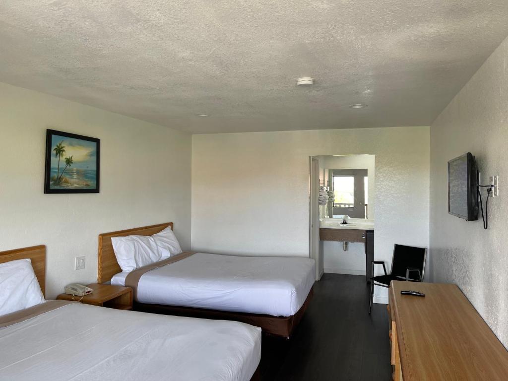 Palms Inn & Suites Room Type - Queen Room with Two Queen Beds