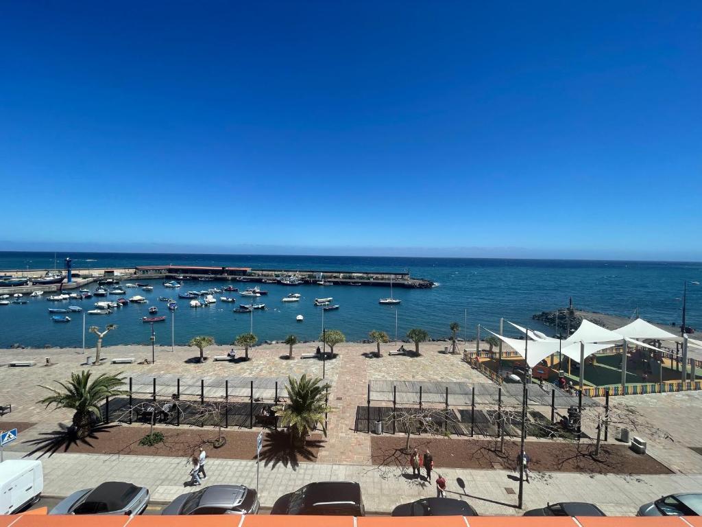 candelaria vacaciones centro, playa 20 metros, in center holidays beach at 20 meters photo 1