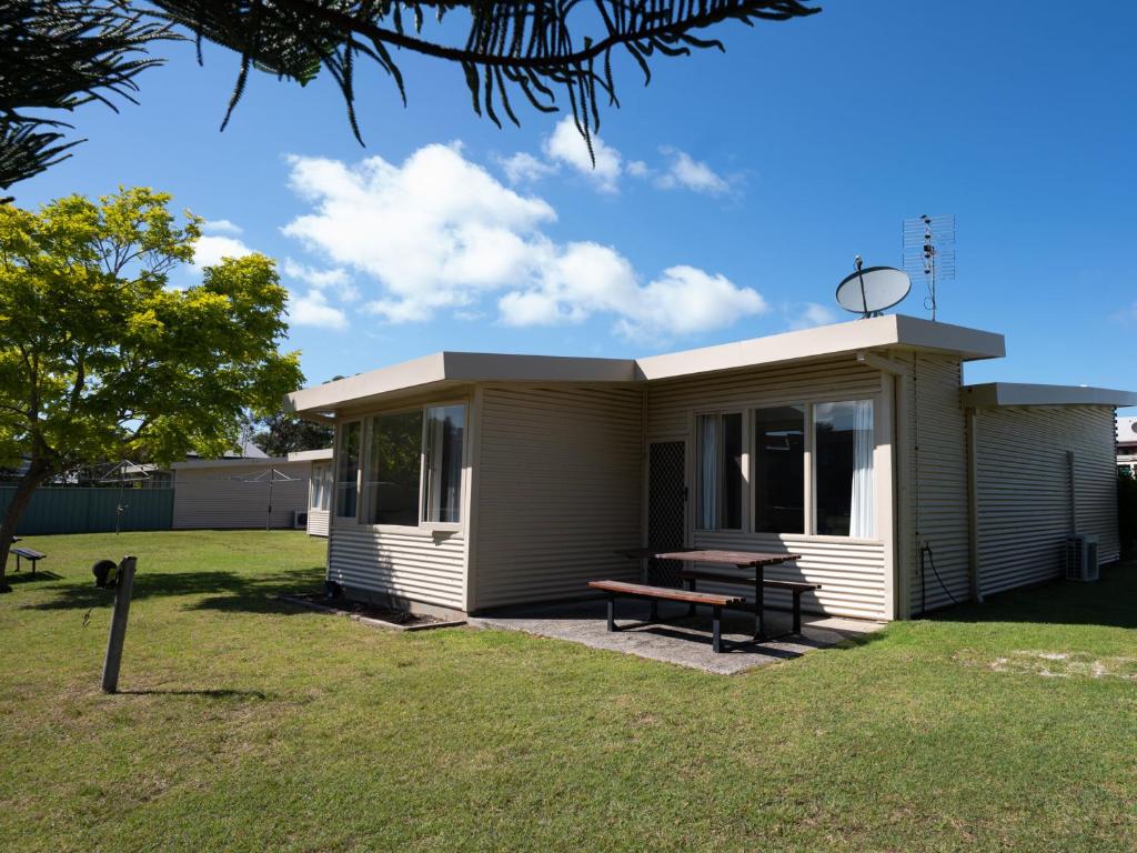 Mounties @ Sussex Room Type - Three-Bedroom Apartment with Lake View