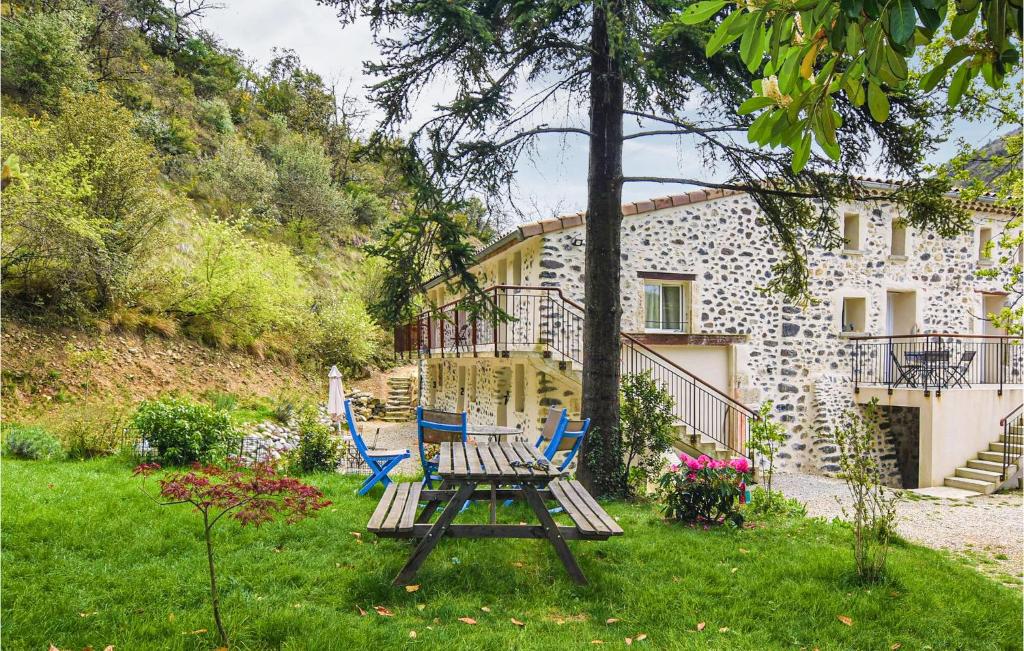 Amazing Apartment In Saint-martin-sur-lavez With Internet And 2 Bedrooms