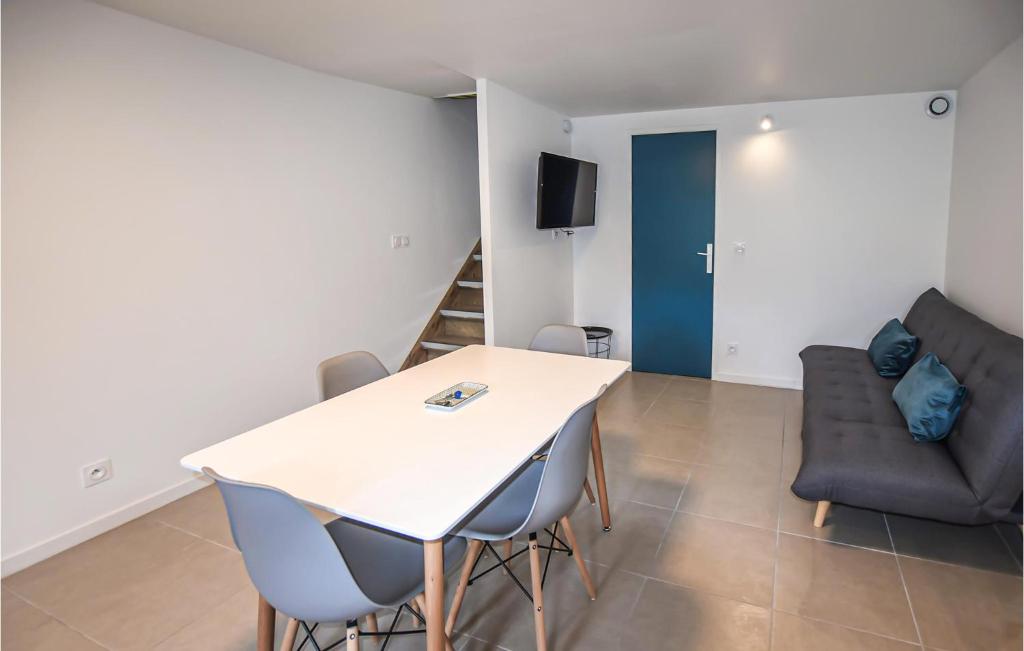 Amazing Apartment In Saint-martin-sur-lavez With Internet And 2 Bedrooms photo 2