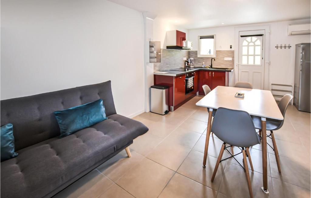 Amazing Apartment In Saint-martin-sur-lavez With Internet And 2 Bedrooms photo 3