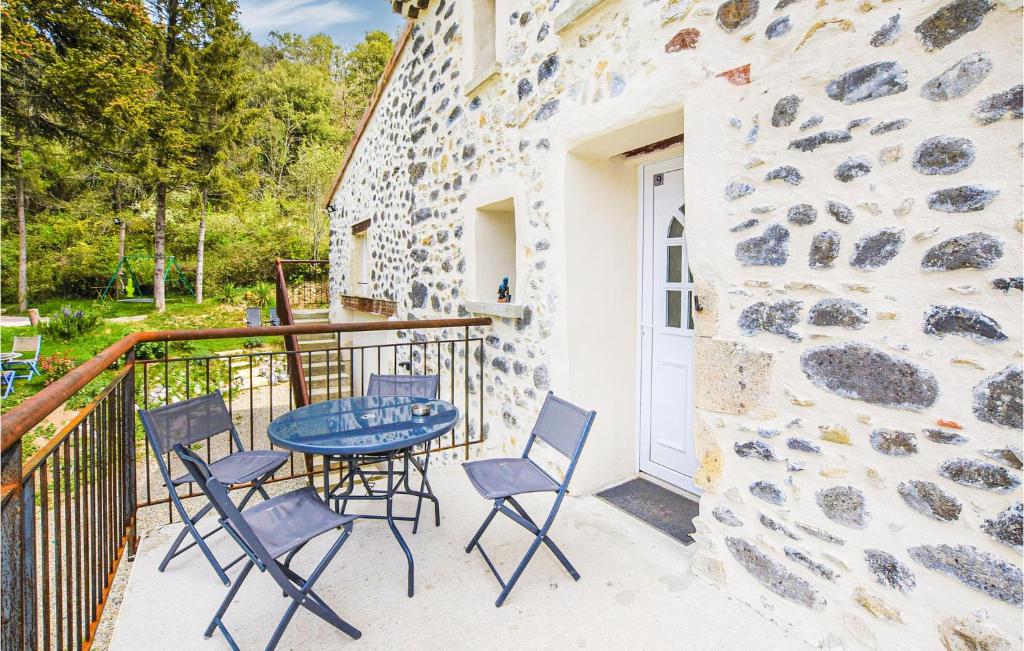 Amazing Apartment In Saint-martin-sur-lavez With Internet And 2 Bedrooms photo 4