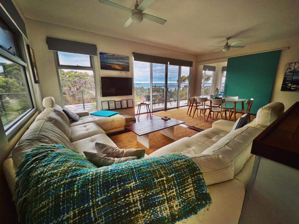 Sunrise on Falie Seaview Eco Accommodation photo 2