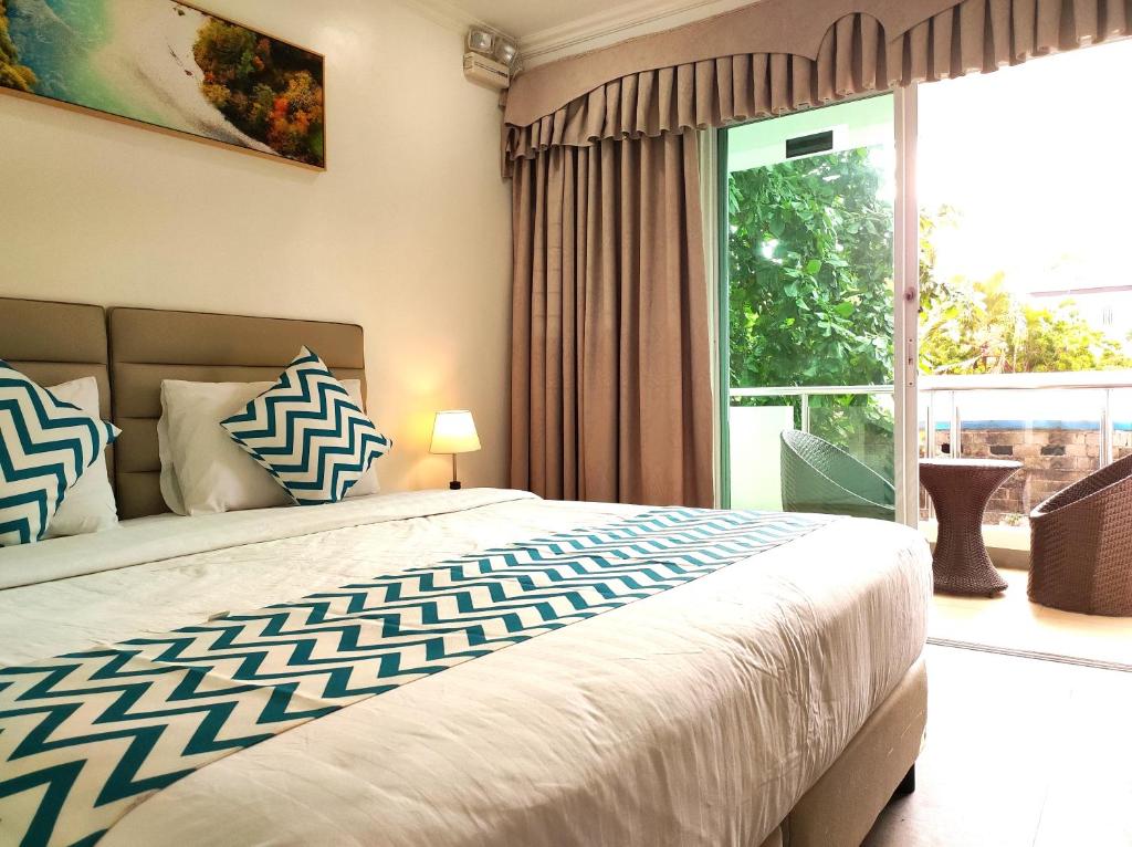 Grand Blue Beach Hotel photo 1