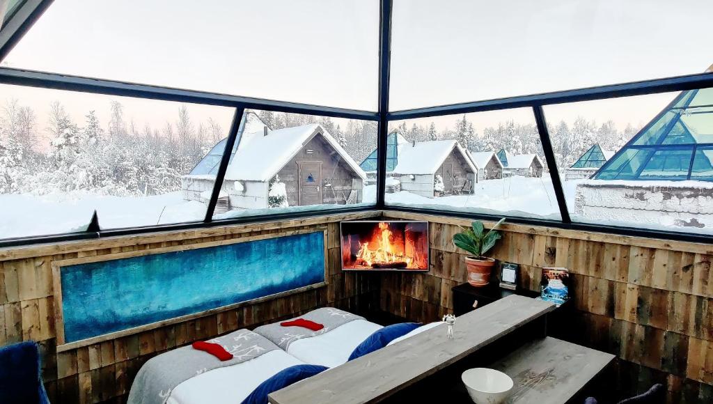 Aurora Pyramid Glass Igloos photo 2