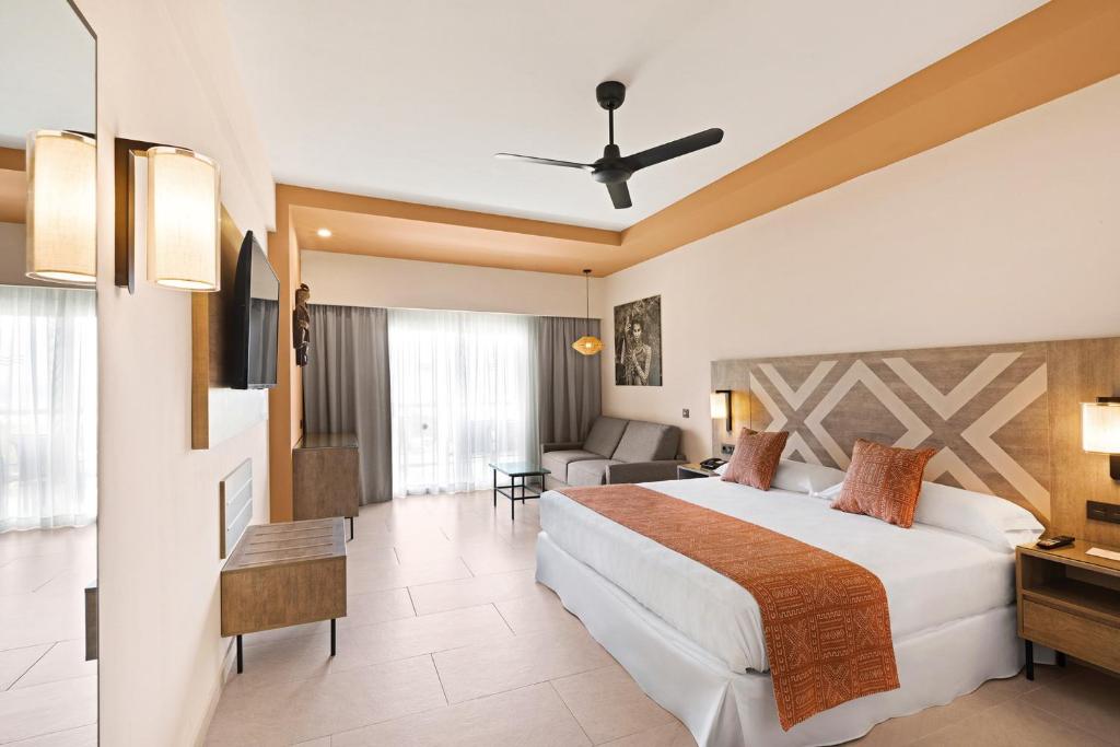 Hotel Riu Baobab - All Inclusive - Tap to explore photos