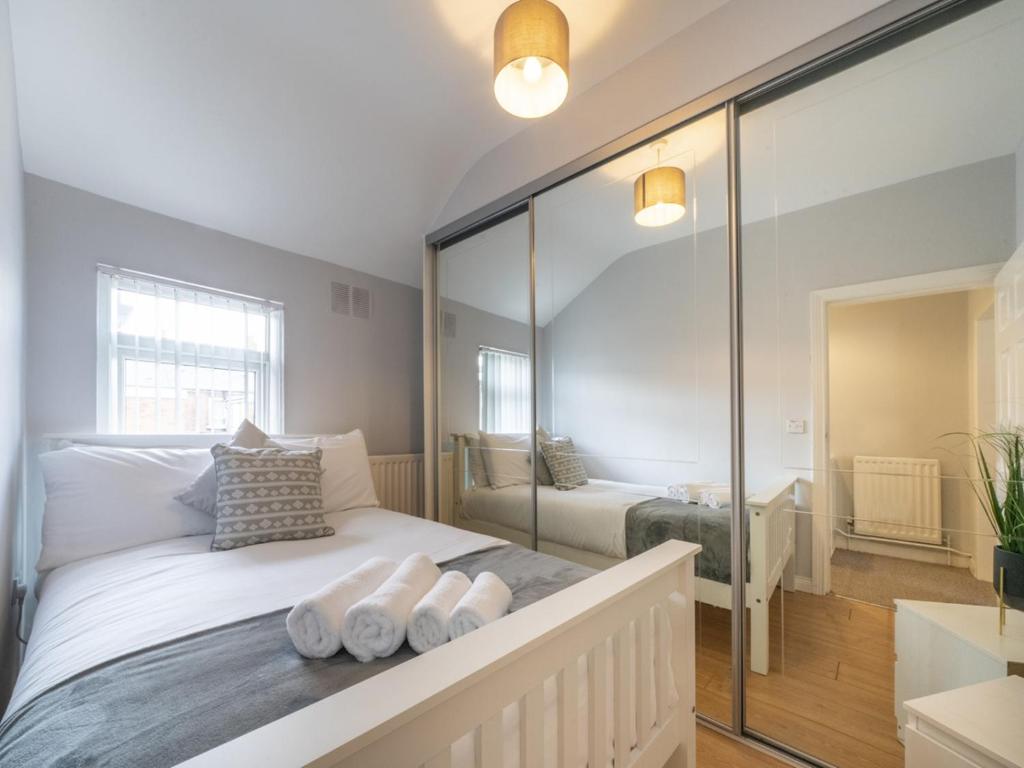 Fab 2BR home City Centre Local Belfast Feel - Pass the Keys - Tap to explore photos