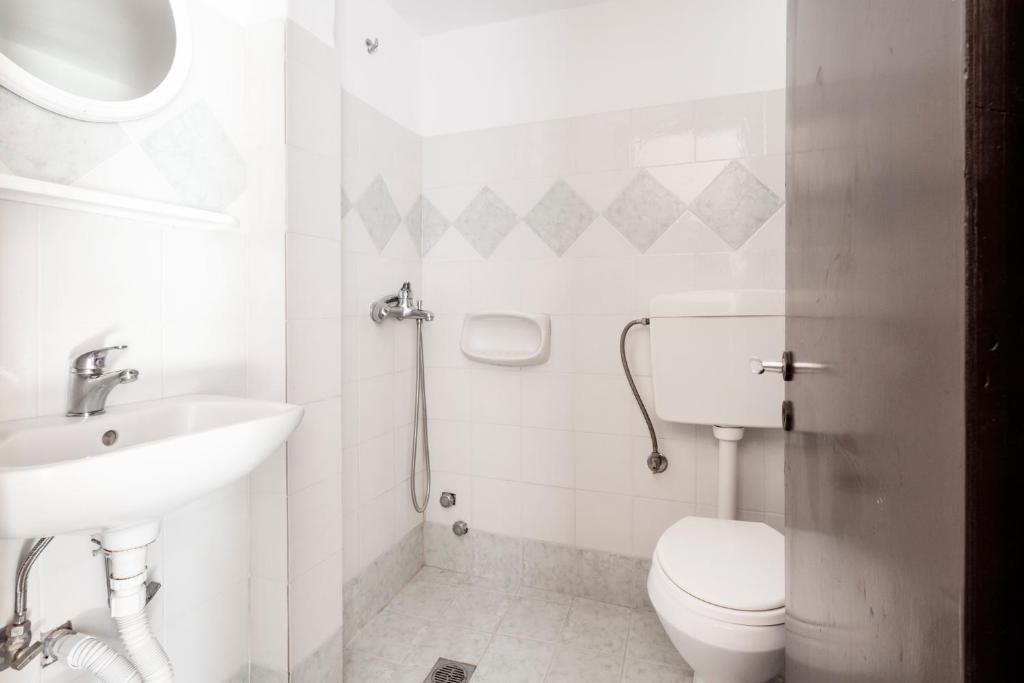 One Bedroom Apartment With Kitchenette# 12 A photo 3