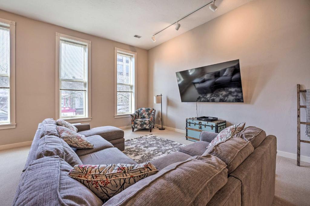 Charming Dtwn Holland Escape Above Crust 54! photo 4