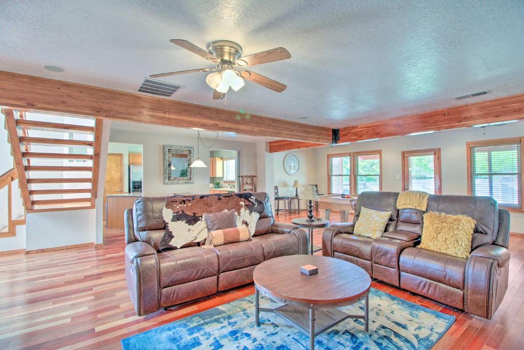 Casa Especial Family Retreat with Pool Table! photo 3