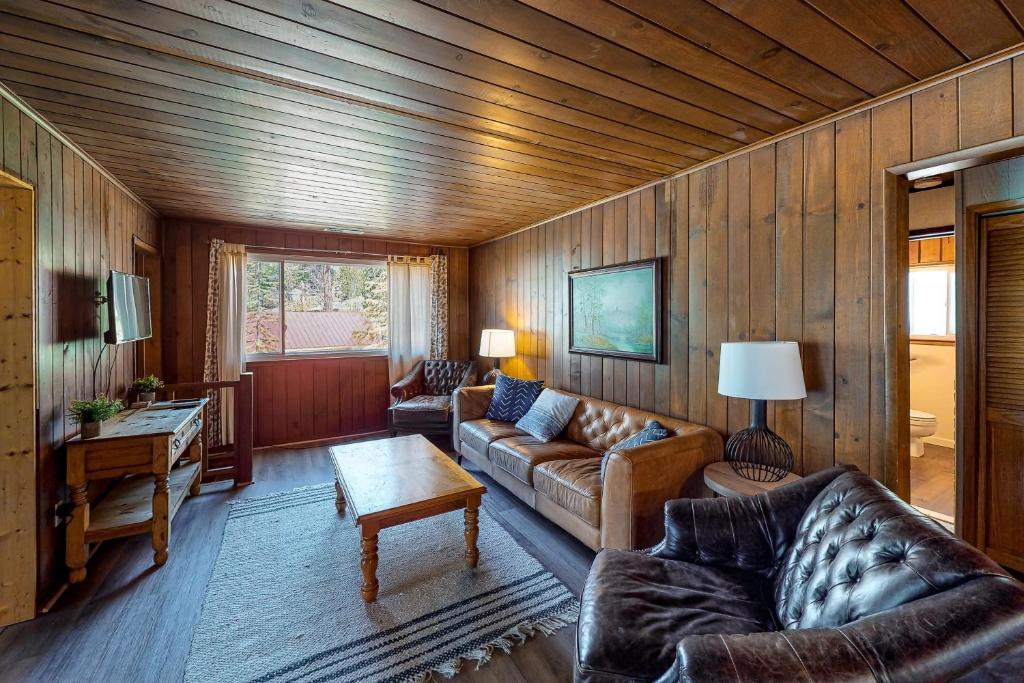Rustic Cabin photo 3