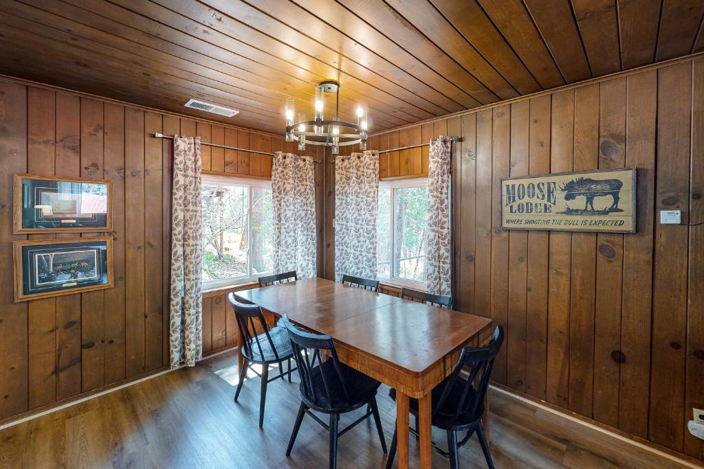 Rustic Cabin photo 4