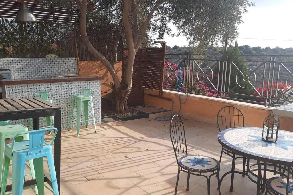 La Villa Toscana: Pool & Elah Valley vineyard view photo 4