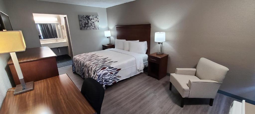 Red Roof Inn LaGrange image