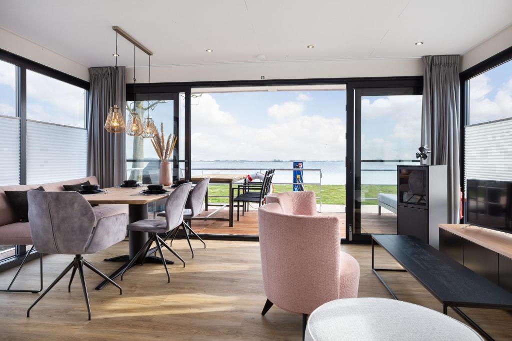 Houseboat 'de Valreep' met tuin - Sneek - Offingawier