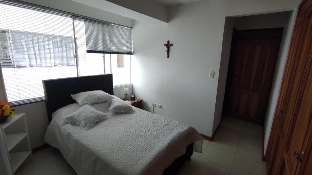 APARTAMENTO CÓMODO, ILUMINADO Y CENTRAL EN MANIZALES photo 2