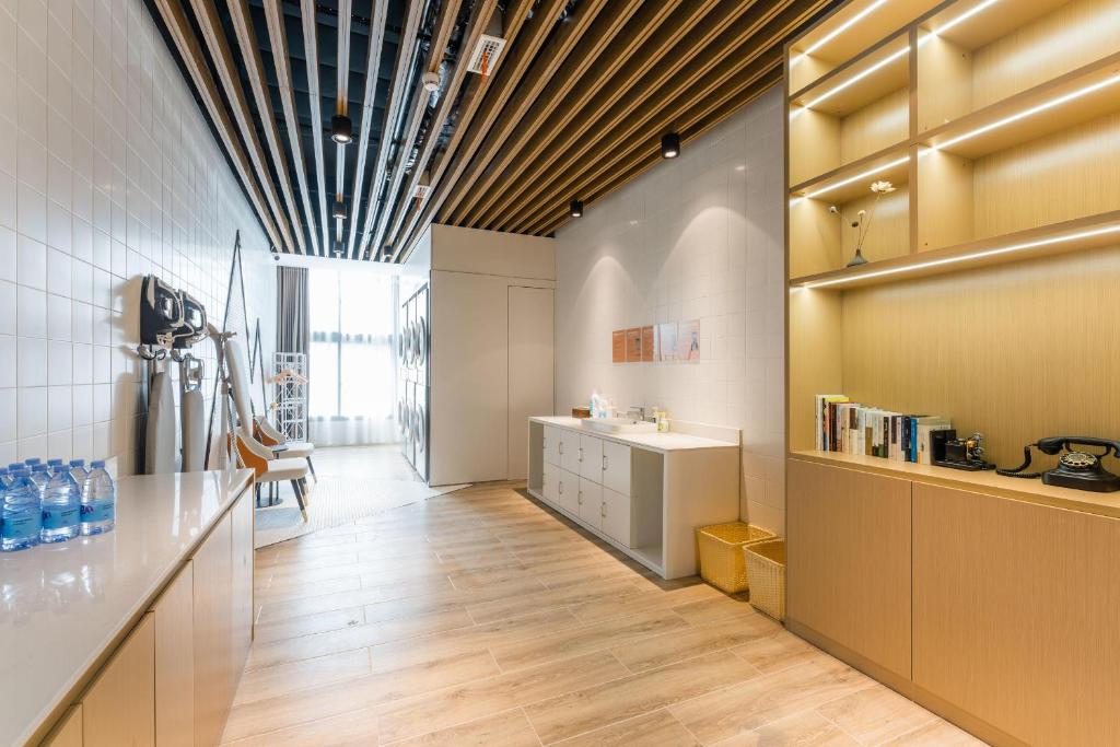 Atour Hotel Nanchang Red Valley Beach Qiushui Plaza photo 1