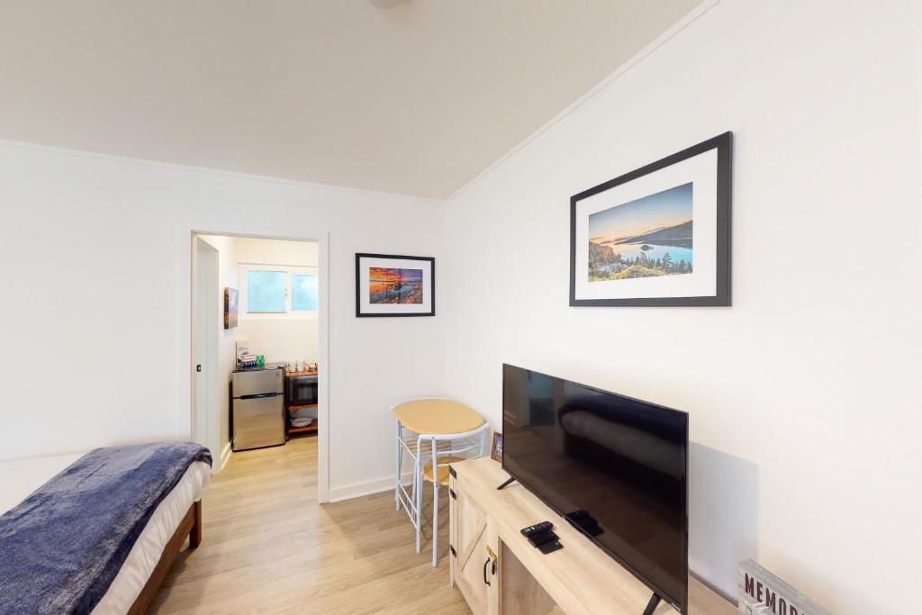 The Chalet at Kings Beach photo 2