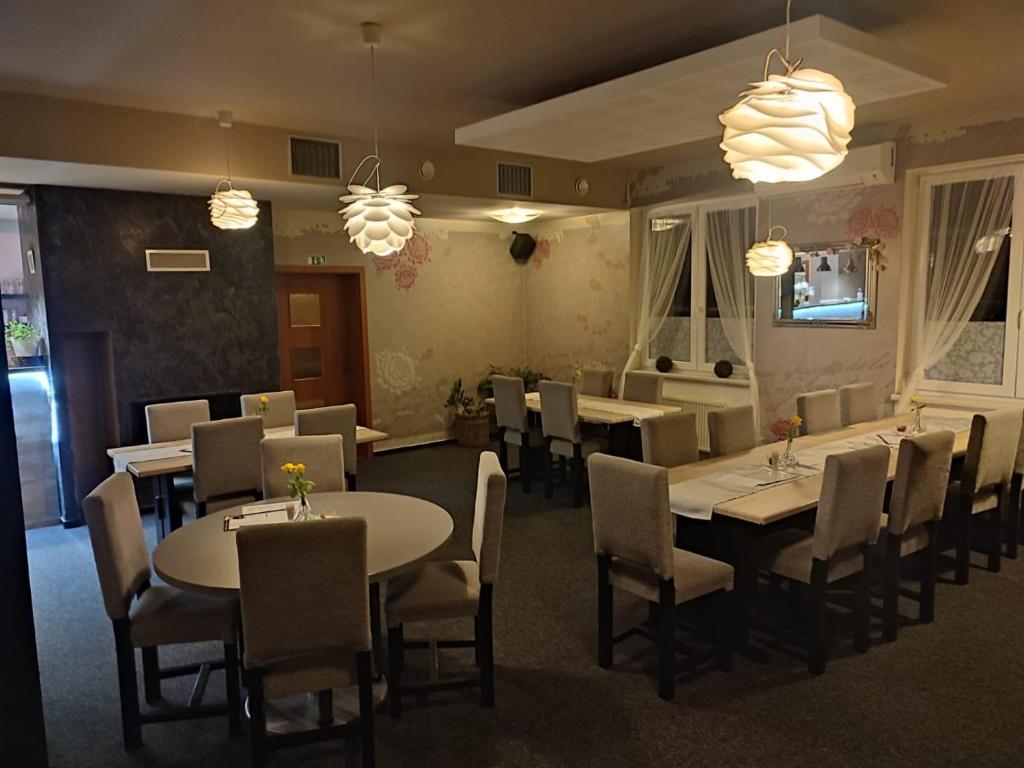 Restaurace a Penzion U Lesa photo 2