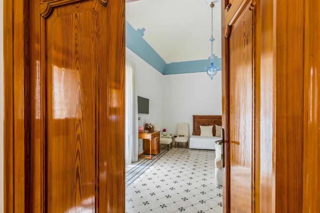Palazzo Montalbano - Tap to explore photos